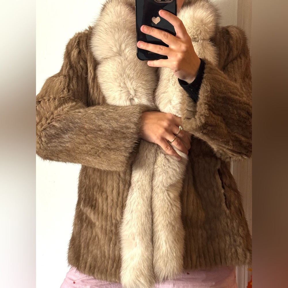 Brown stripped mink fur jacket coat with blue Fox trim - Picture 5 of 16